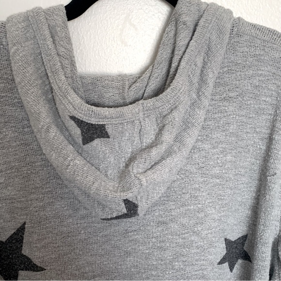 Jupee gray with stars motif. Light weight long sleeve and v neck hoodie. Size L - Picture 4 of 7